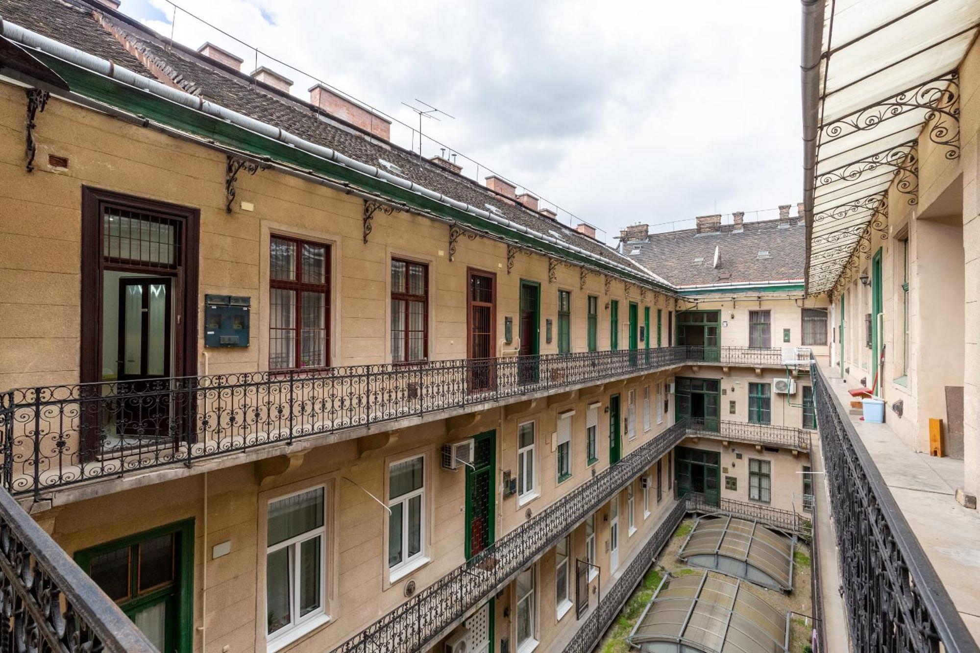 R49 Rakoczi * Budapest