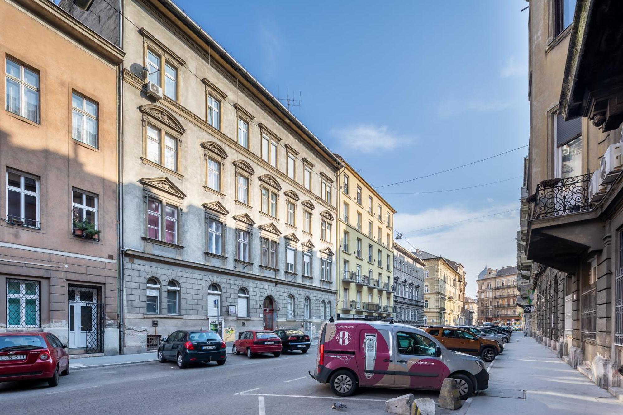 Apartment And Homey With Good Transport Link *