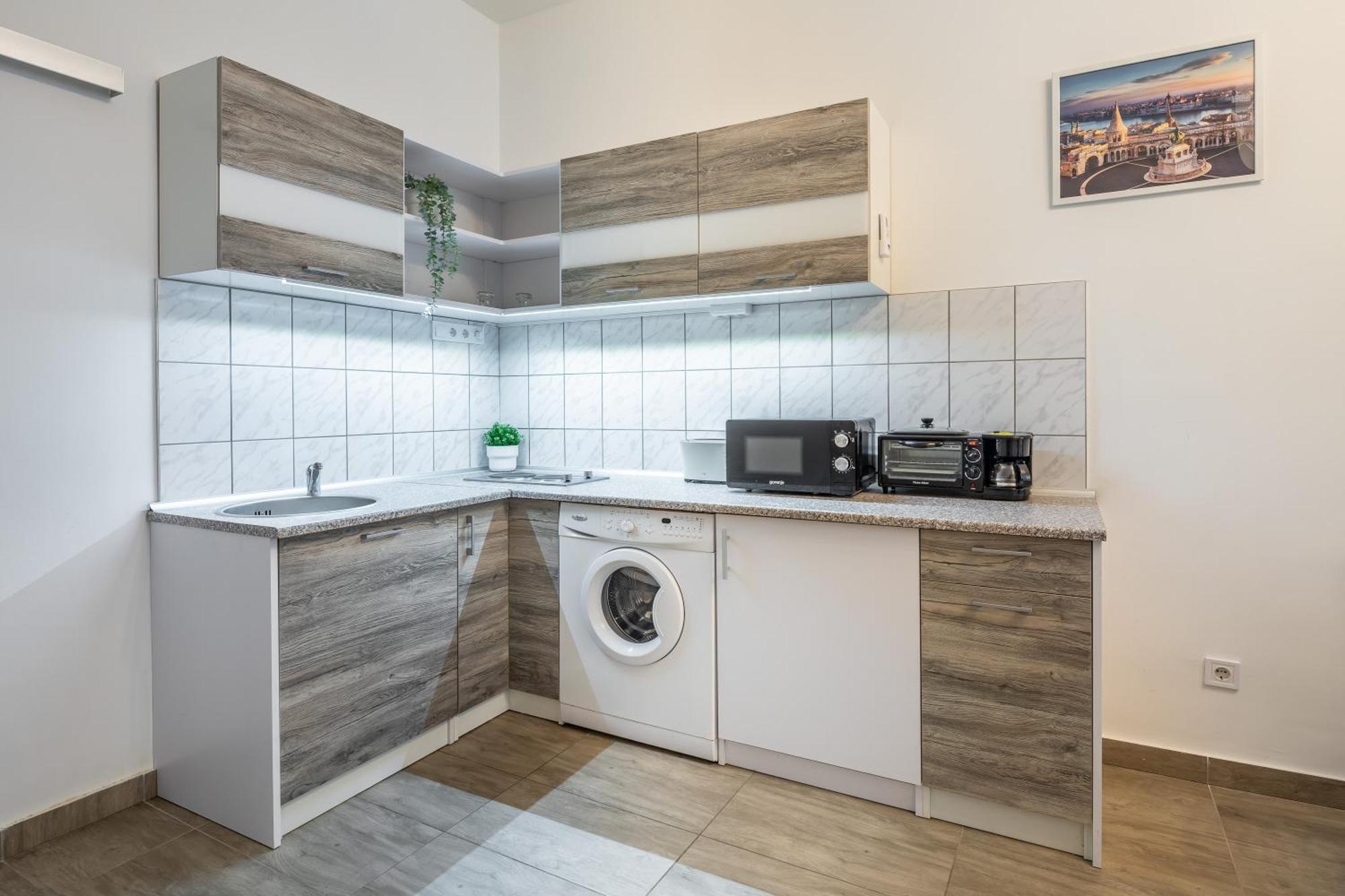 And Homey With Good Transport Link Apartment *
