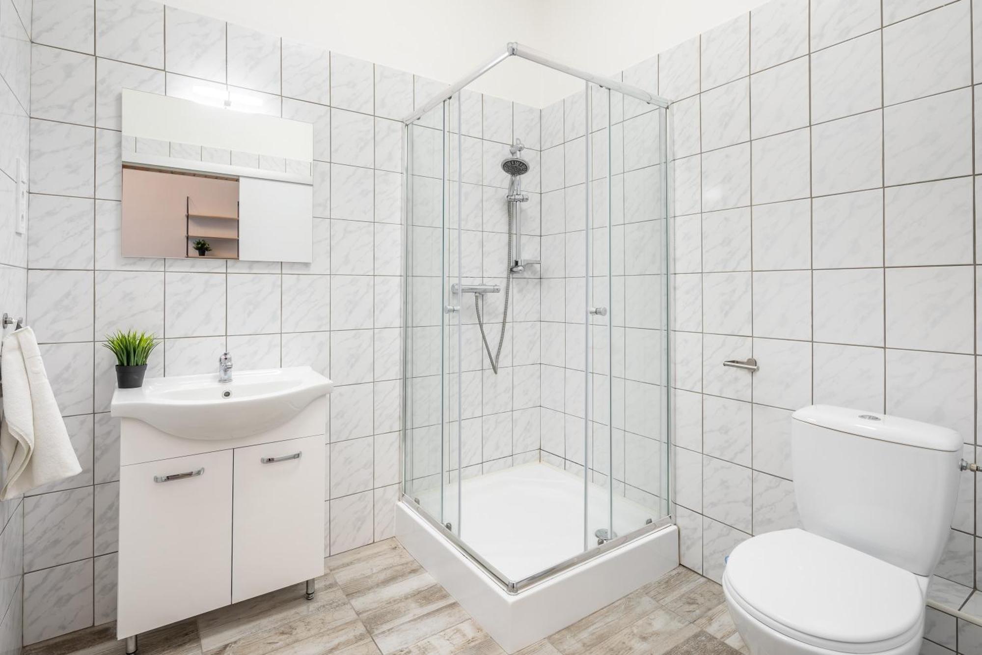 And Homey With Good Transport Link Apartment