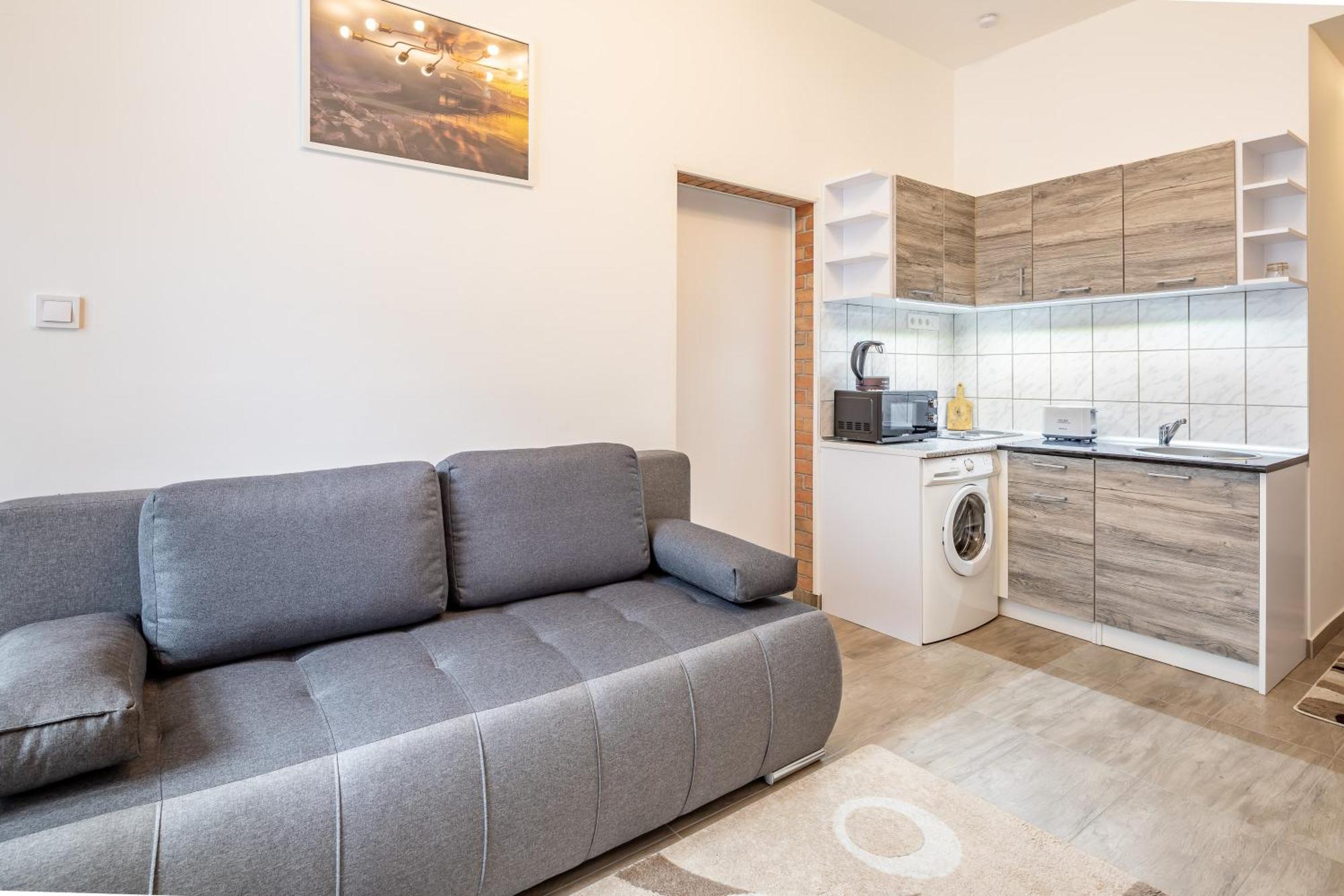 Apartment And Homey With Good Transport Link *