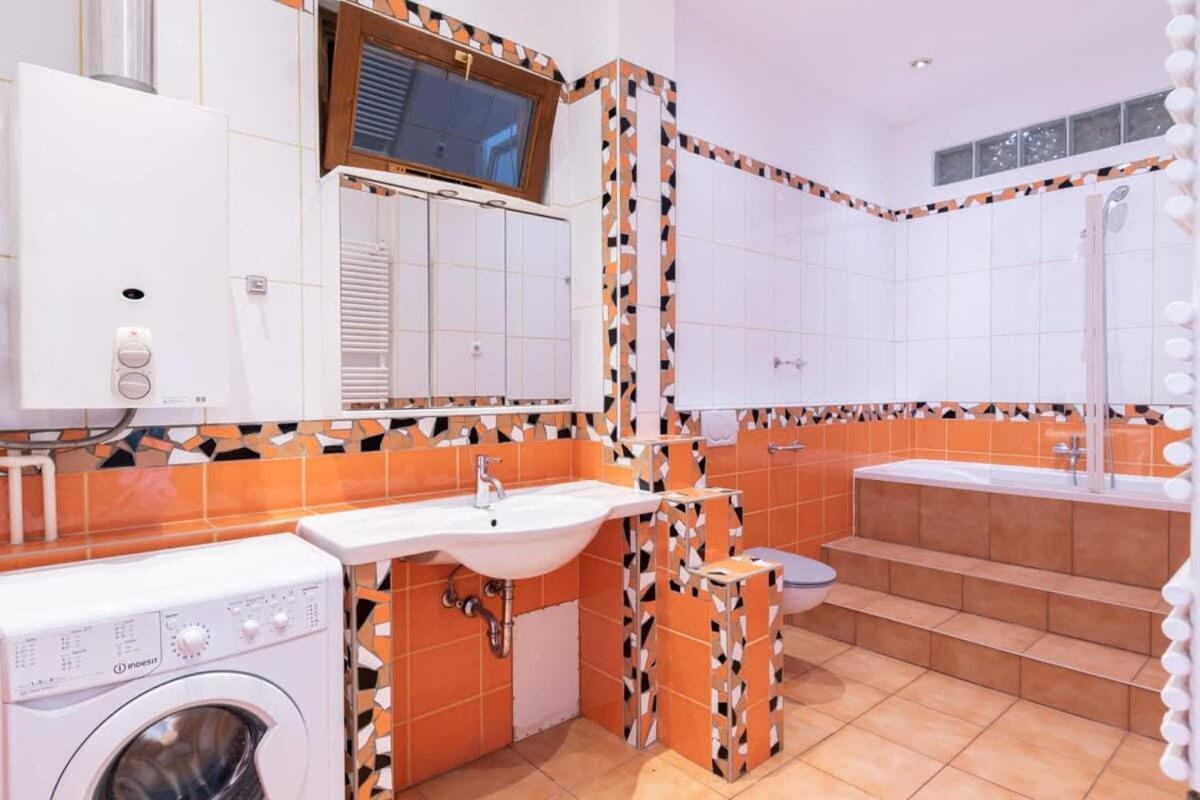 Spacious And Comfy Very Apartamento Budapest