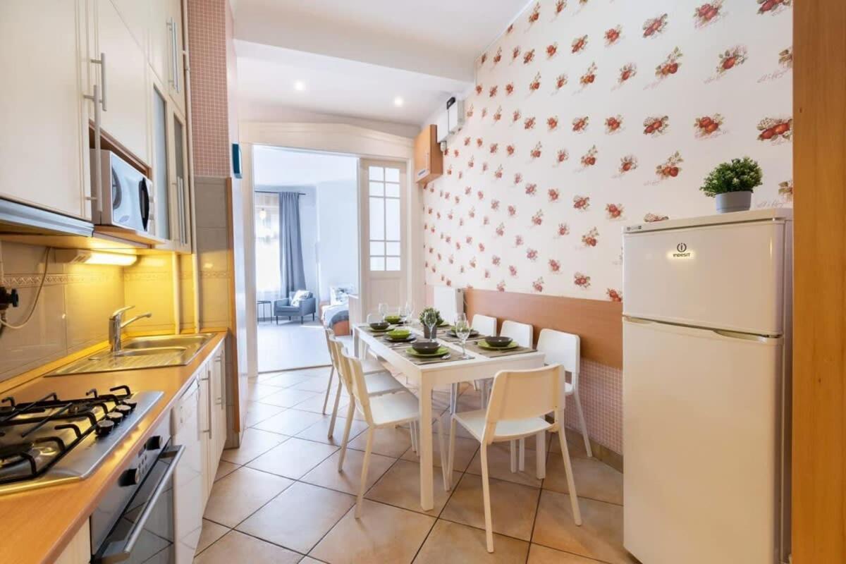 Spacious And Comfy Very Apartamento