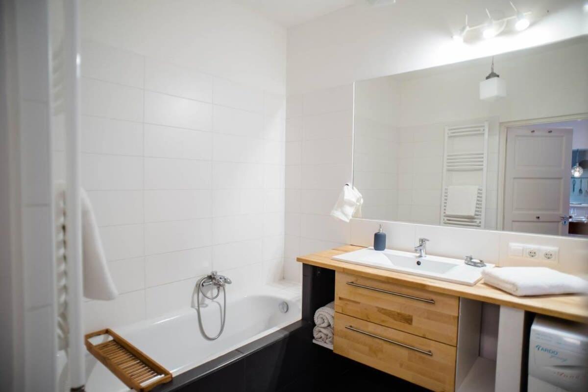 Stylish And Comfy For 6 Guests *