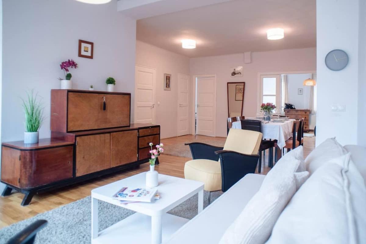 Stylish And Comfy For 6 Guests