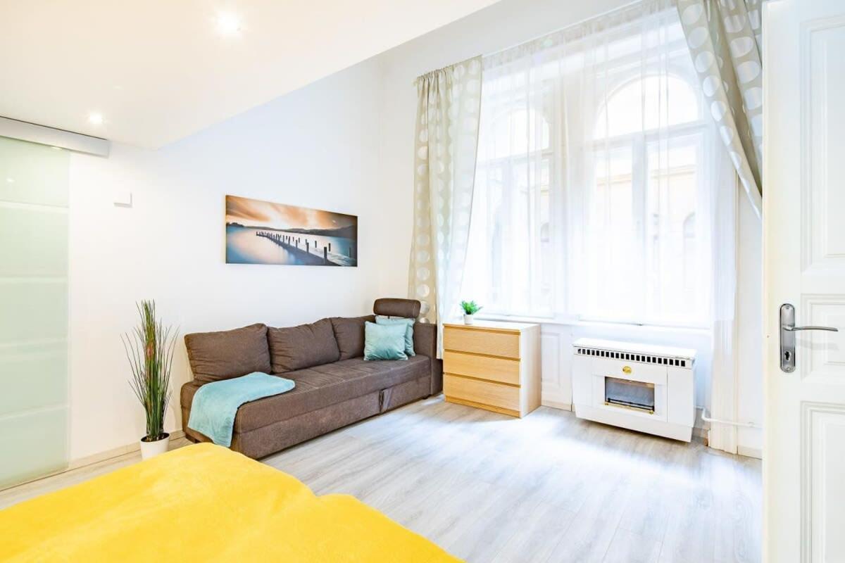 - Large - Comfy Budapest