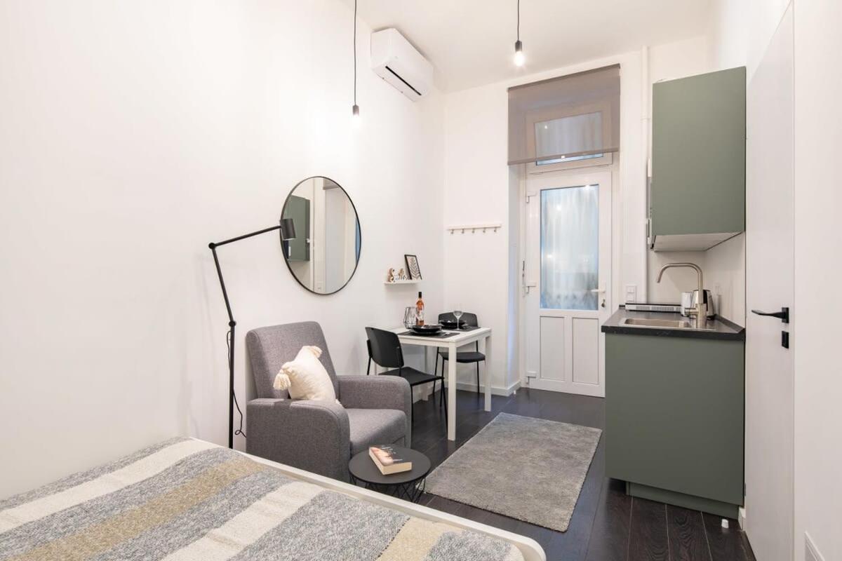 Apartman Mini - New - Elegant Downtown Retreat *