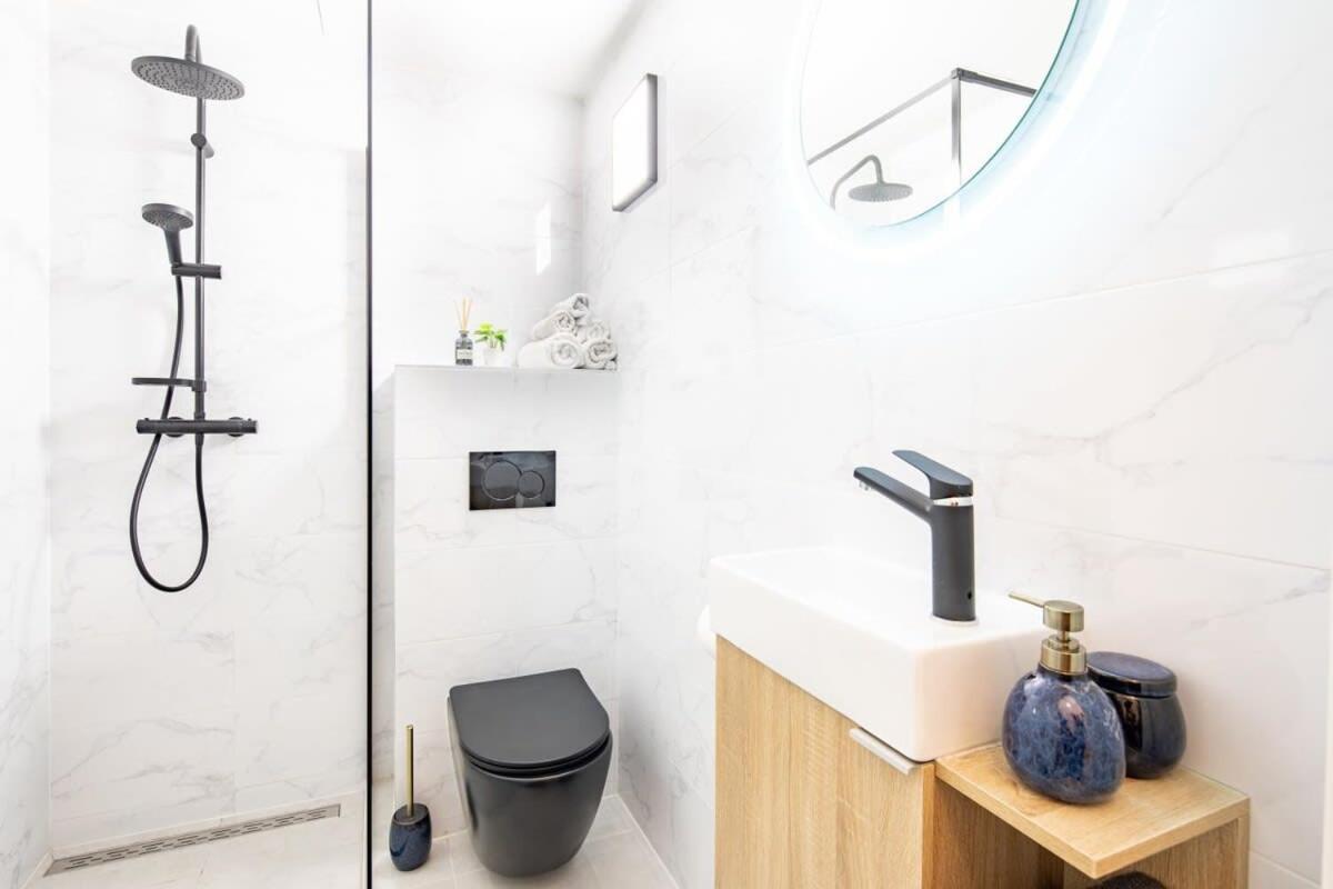 Cute Modern Getaway In The Heart Of The *