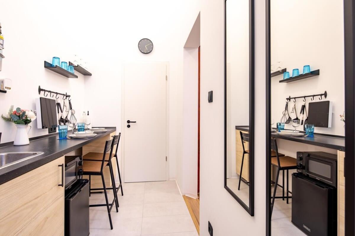 Cute Modern Getaway In The Heart Of The Apartament *