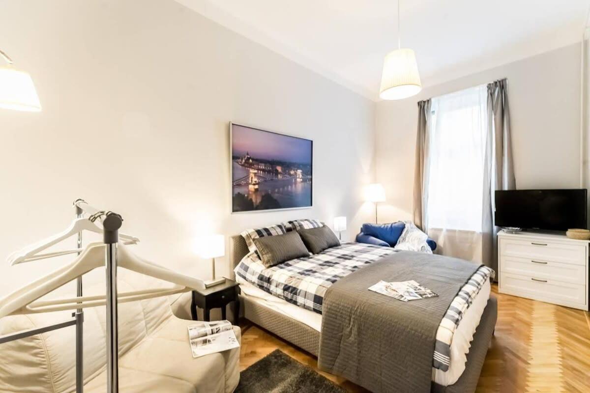 Perfectly Located, Renewed And Cozy * Budapest