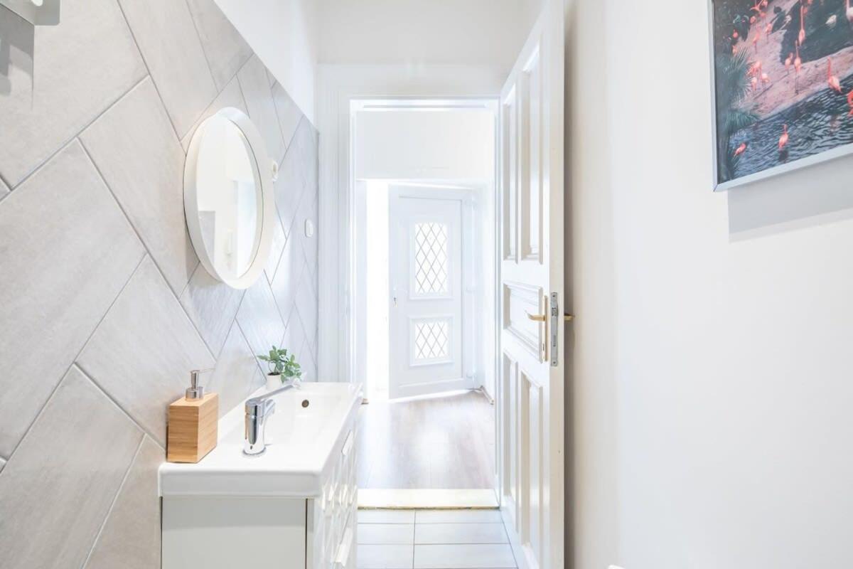 Full Comfort, 4 Bedrooms In The Heart Of The * Boedapest