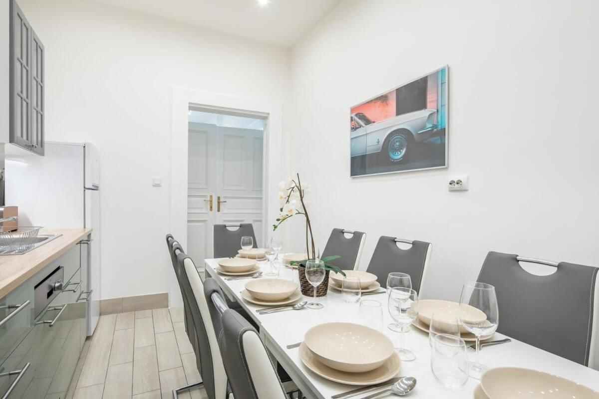Full Comfort, 4 Bedrooms In The Heart Of The *