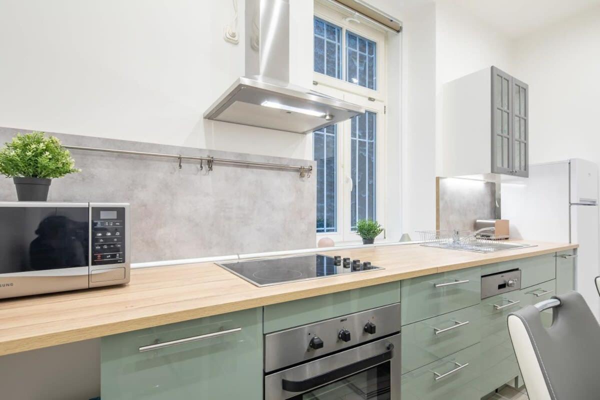 Full Comfort, 4 Bedrooms In The Heart Of The * Boedapest