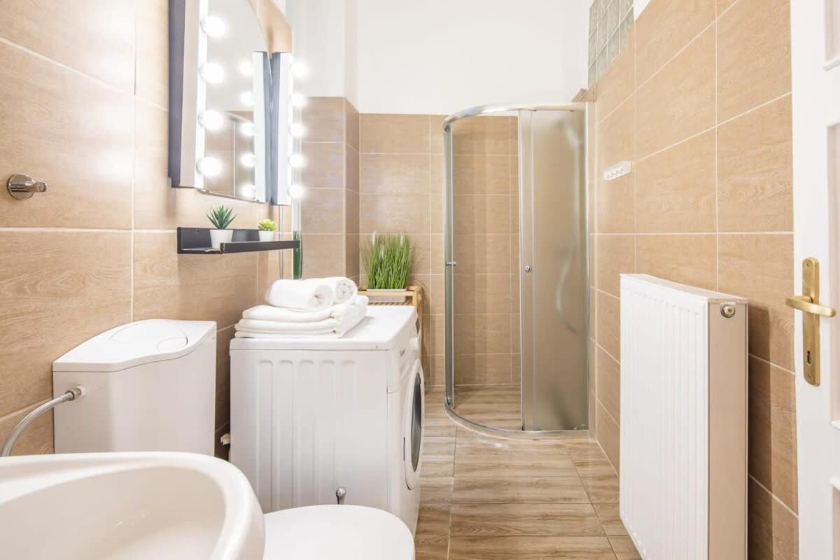 Full Comfort, 4 Bedrooms In The Heart Of The *