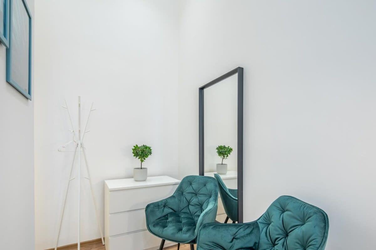 Full Comfort, 4 Bedrooms In The Heart Of The Appartement Boedapest