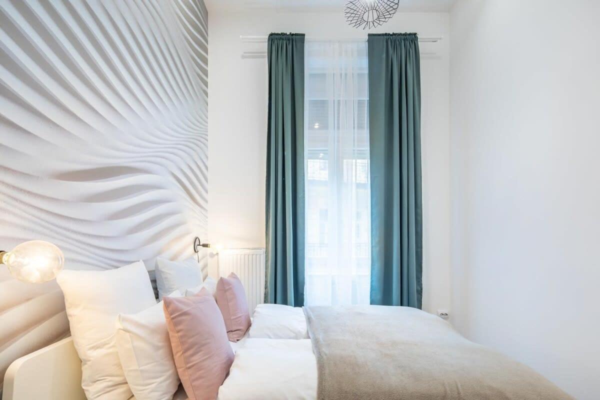 Full Comfort, 4 Bedrooms In The Heart Of The Appartement Boedapest