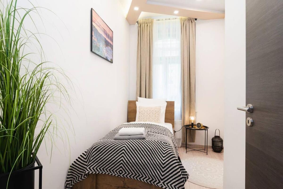 Perfect Place In The Heart Of Downtown *