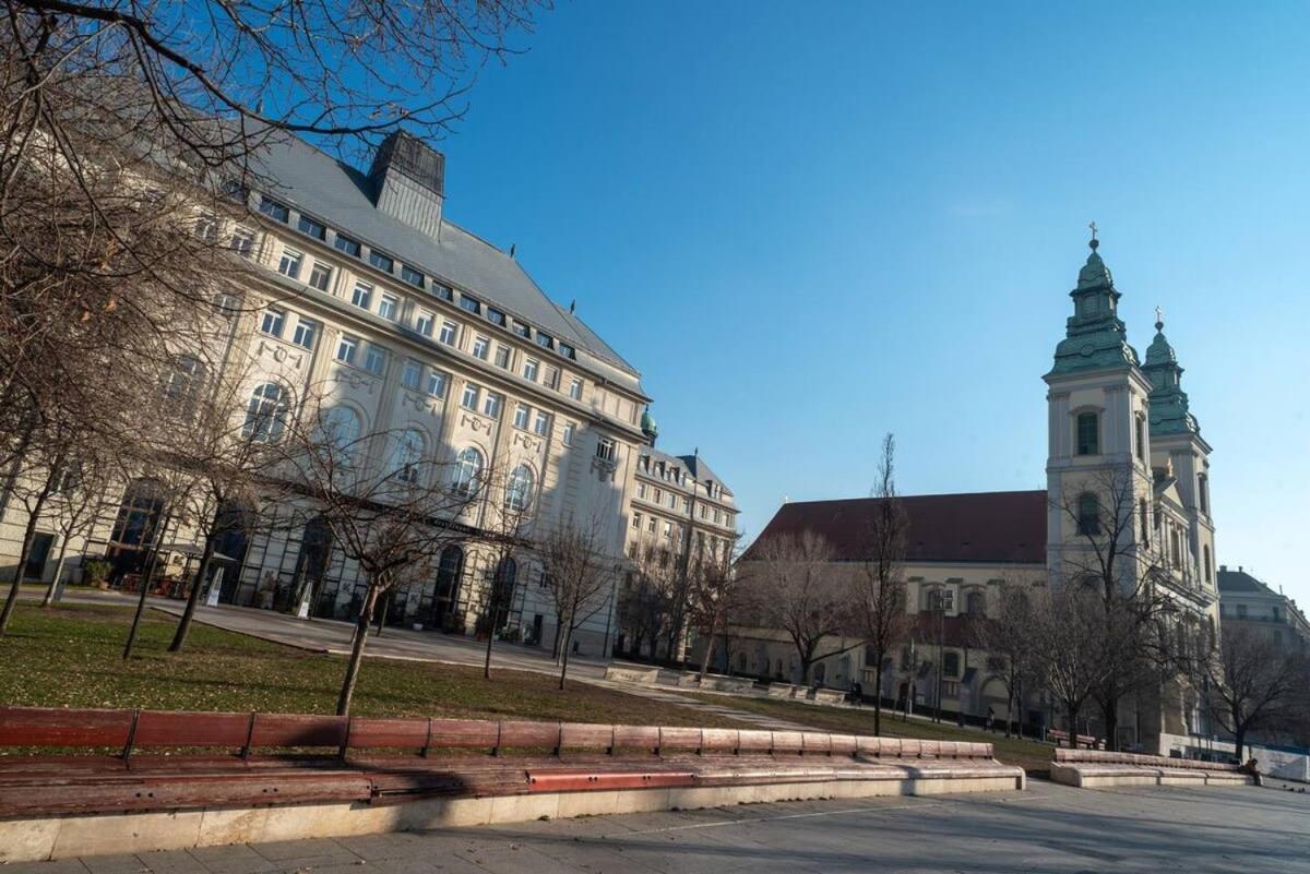 Convenient In The Heart Of Downtown Budapest