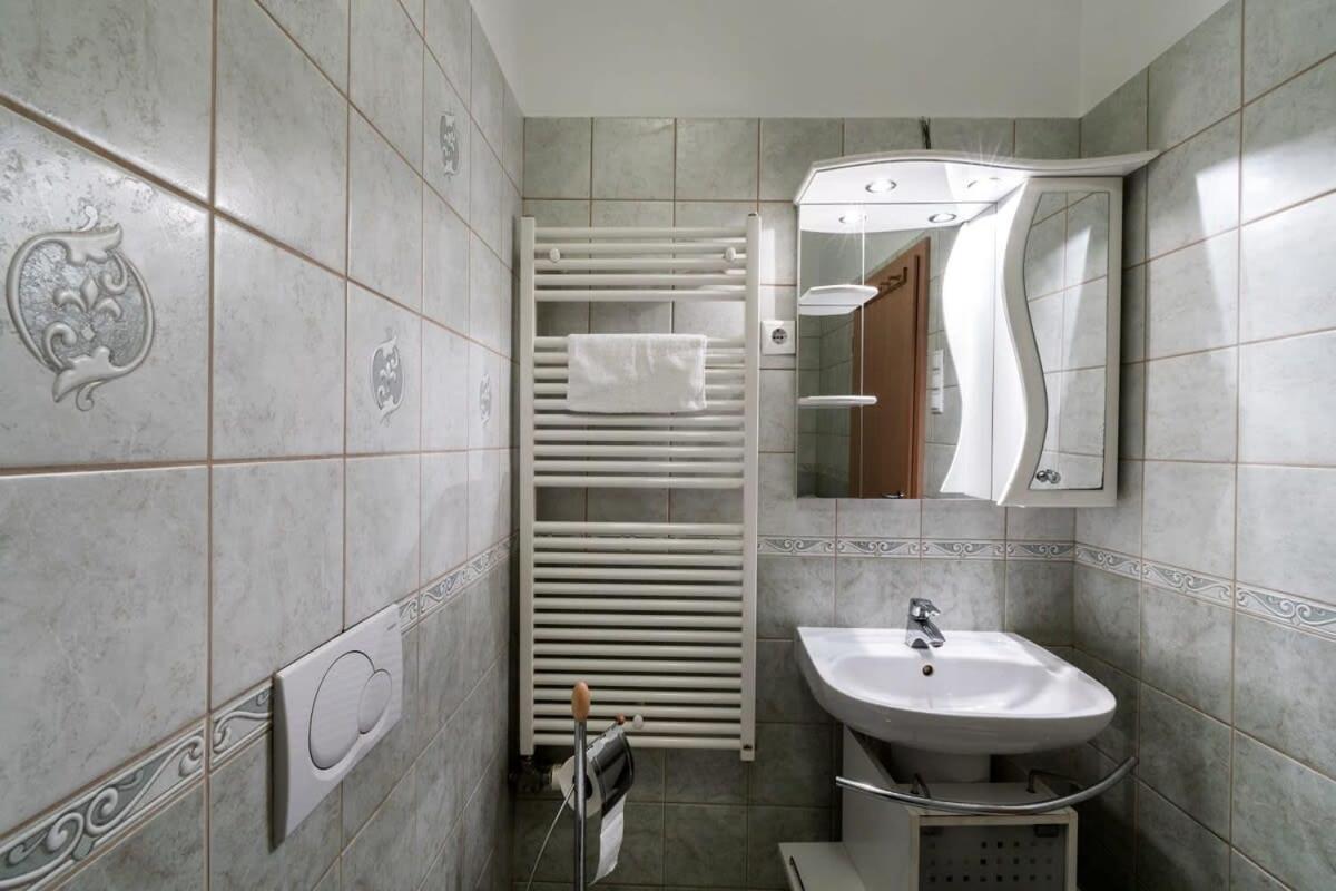 Pleasant & Comfy In Super Location *