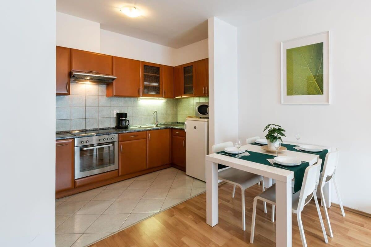 Pleasant & Comfy In Super Location *