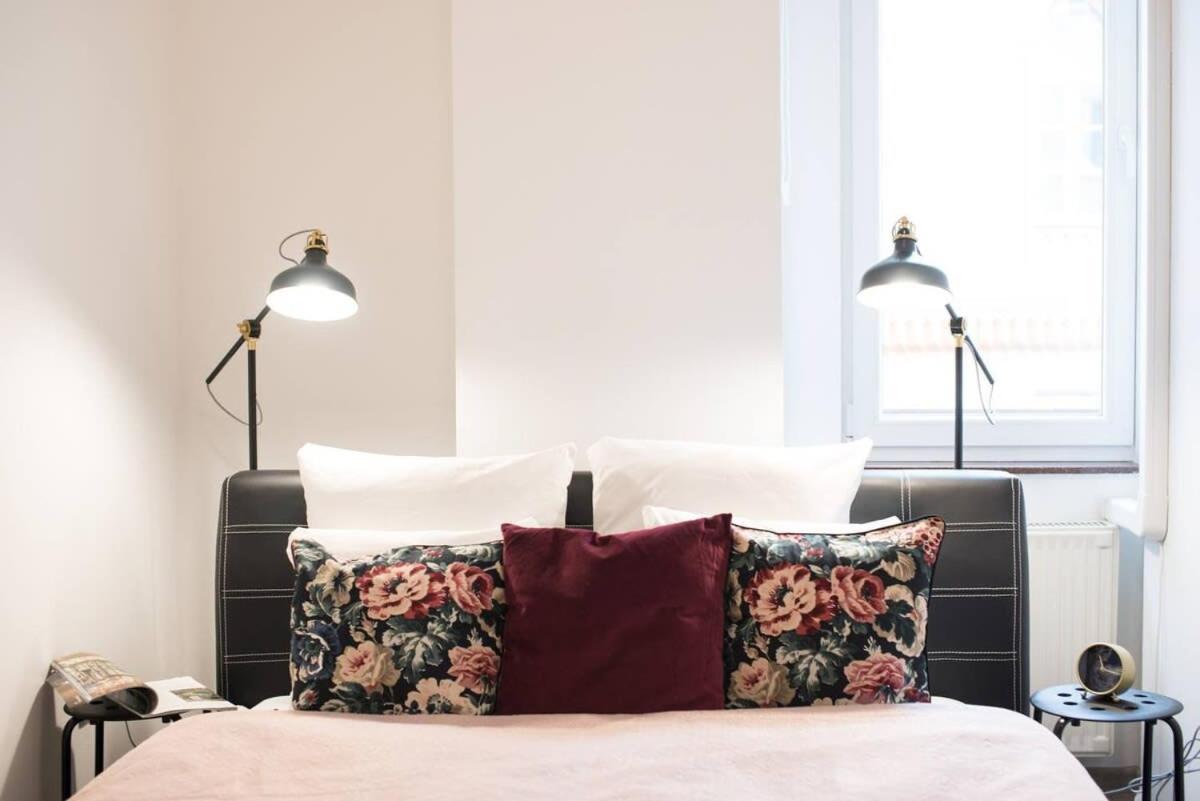 Ultra Large With Ac And Balcony Apartment *