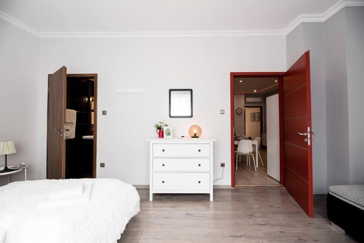 Ultra Large With Ac And Balcony *