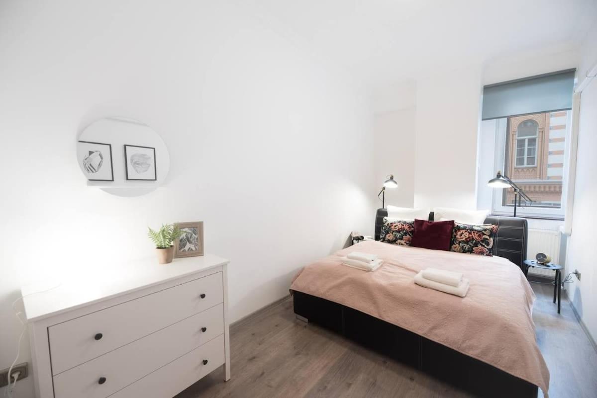Ultra Large With Ac And Balcony *