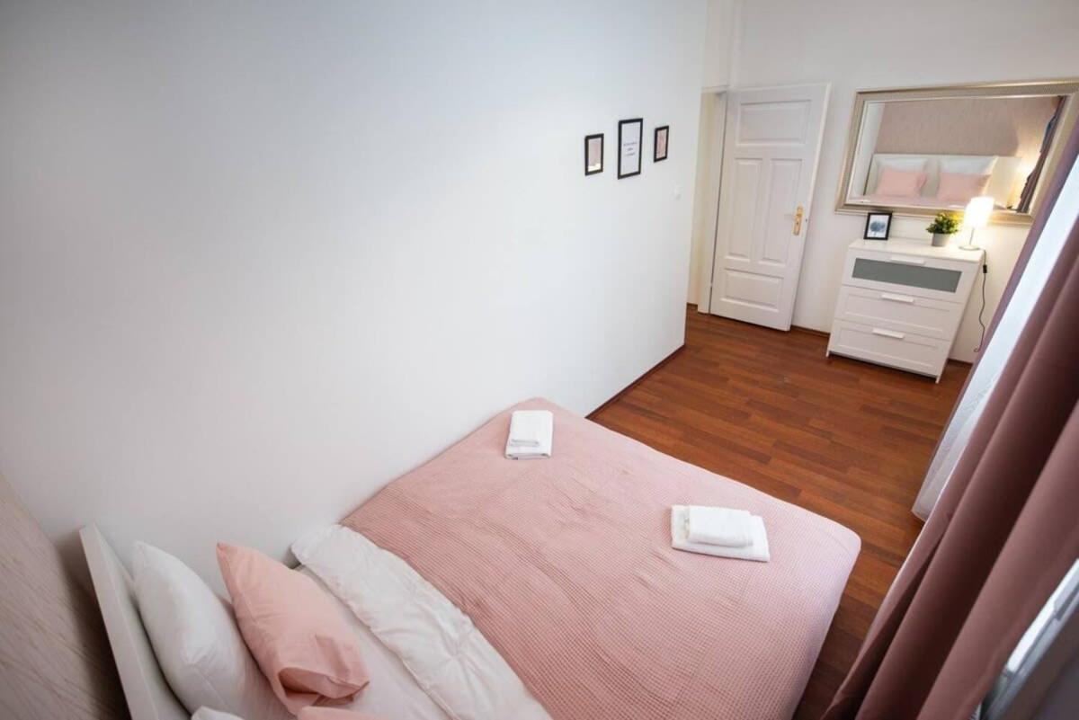 Apartamento Very Convenient Large Ac Place Budapest