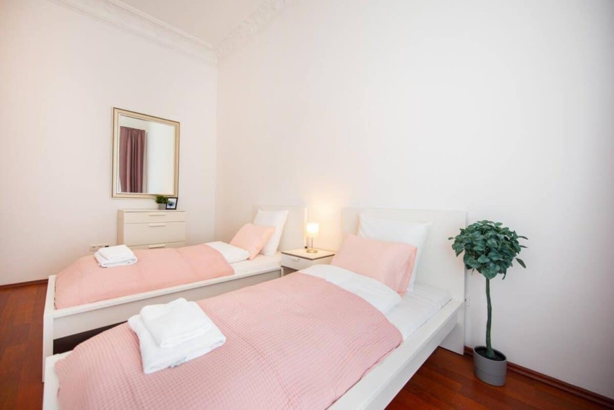 Very Convenient Large Ac Place Apartamento