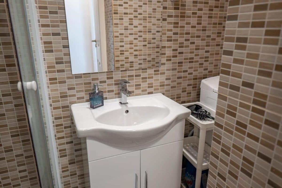Chic Flat With River View Lägenhet Budapest