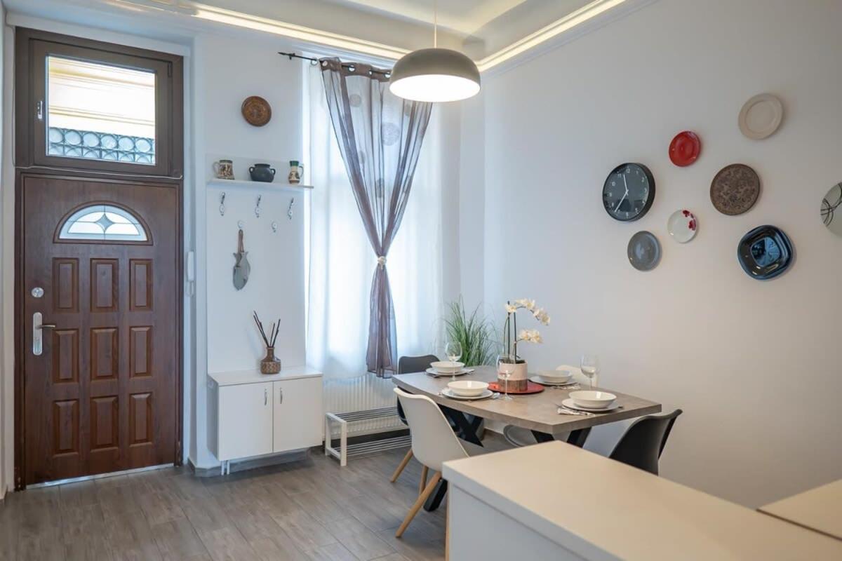 Chic Flat With River View * Budapest