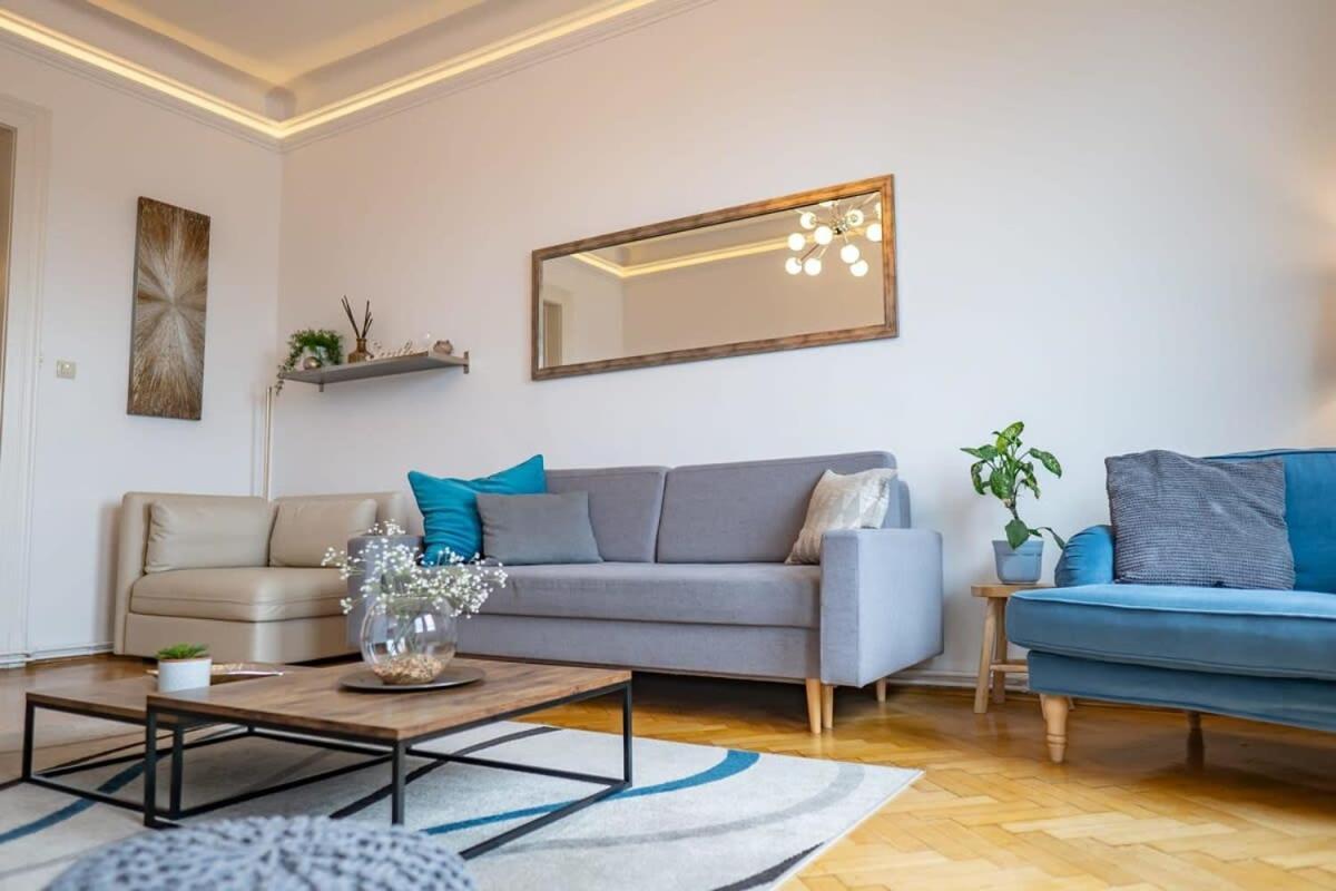 Chic Flat With River View Budapest
