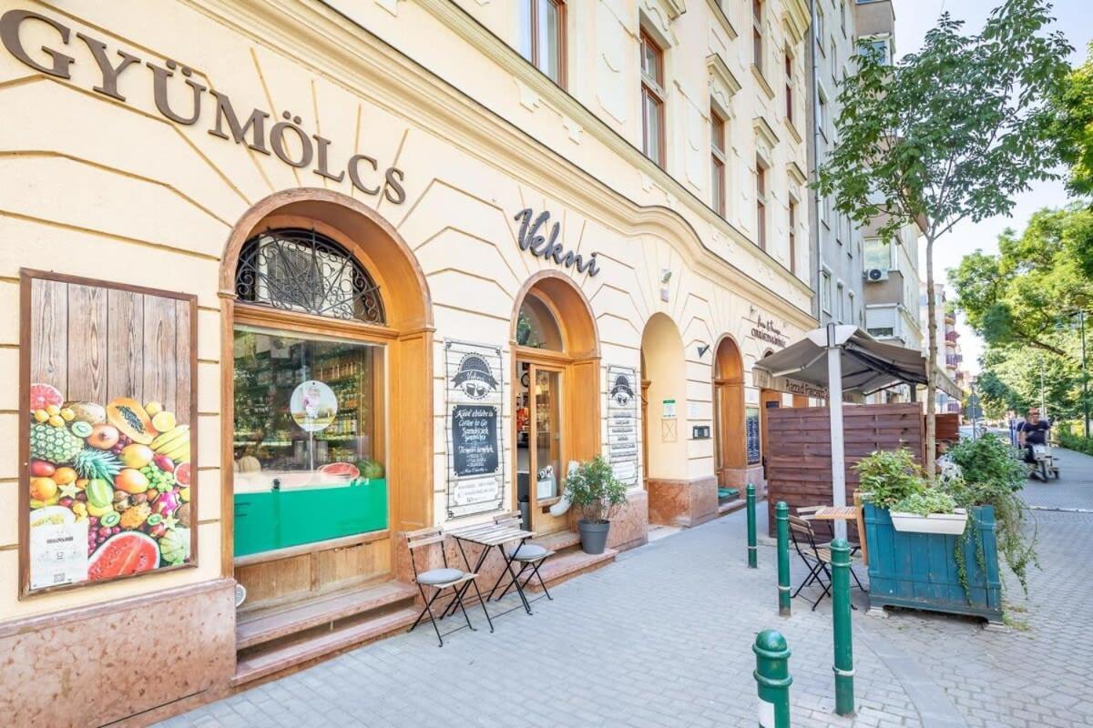 Sunny Balcony - Cute And Cozy Budapest