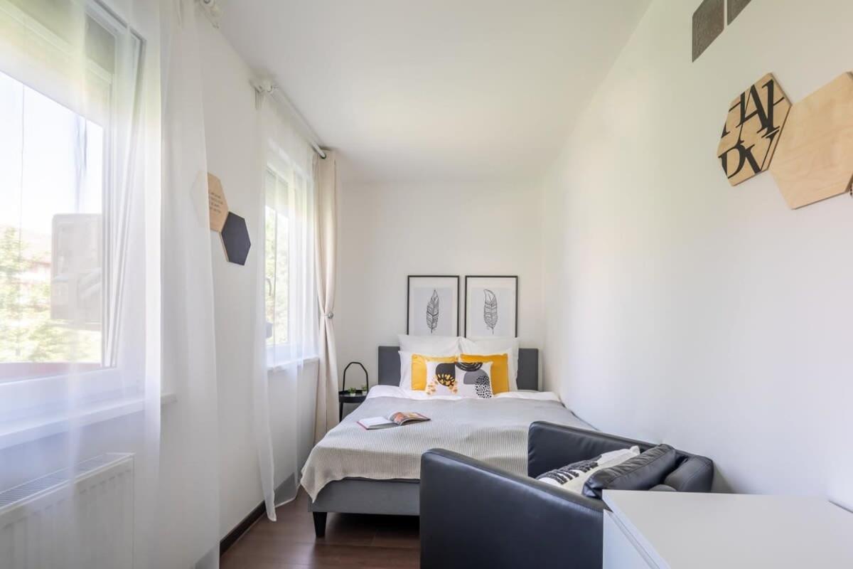 Sunny Balcony - Cute And Cozy Budapest