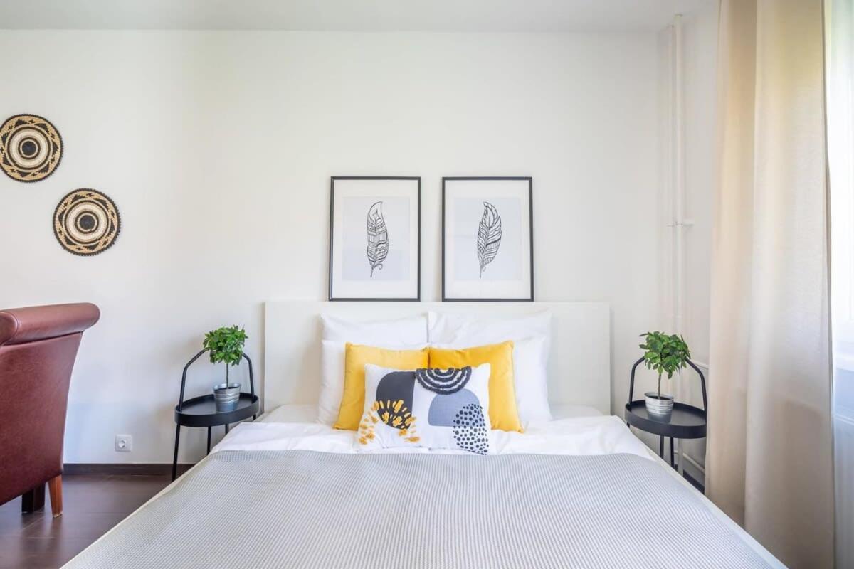 Sunny Balcony - Cute And Cozy Budapest