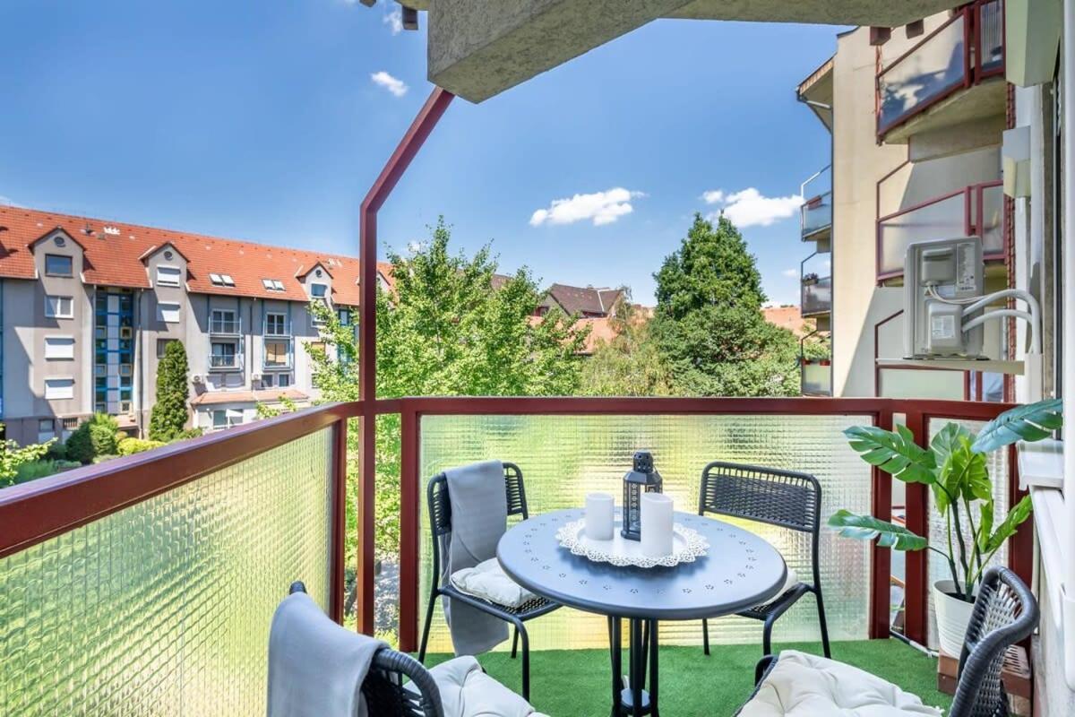 Sunny Balcony - Cute And Cozy Appartement