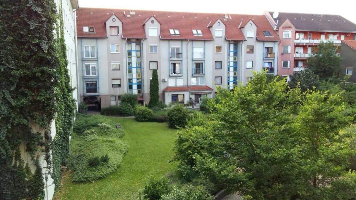 Sunny Balcony - Cute And Cozy * Budapest