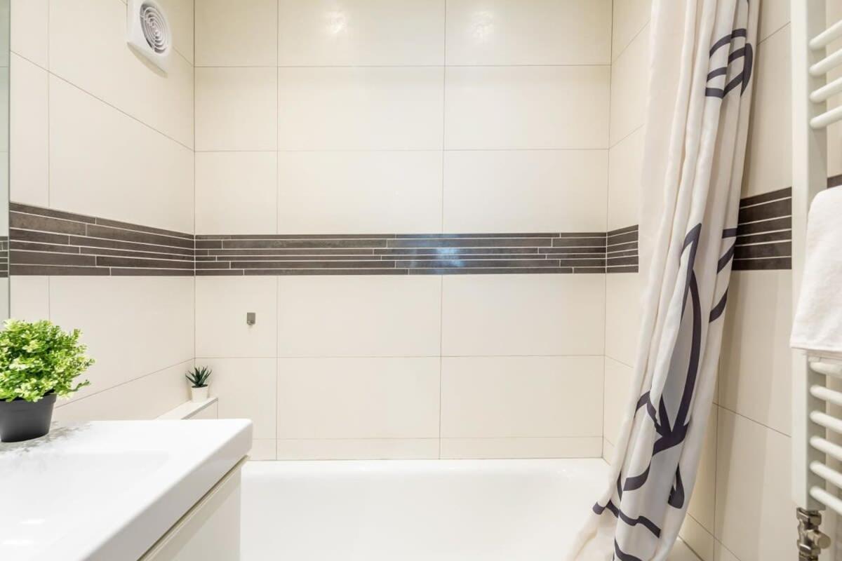 Cozy Quiet With A Balcony Apartment Budapest