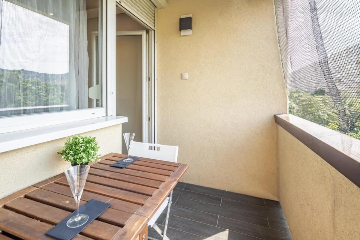 Cozy Quiet With A Balcony Apartment *