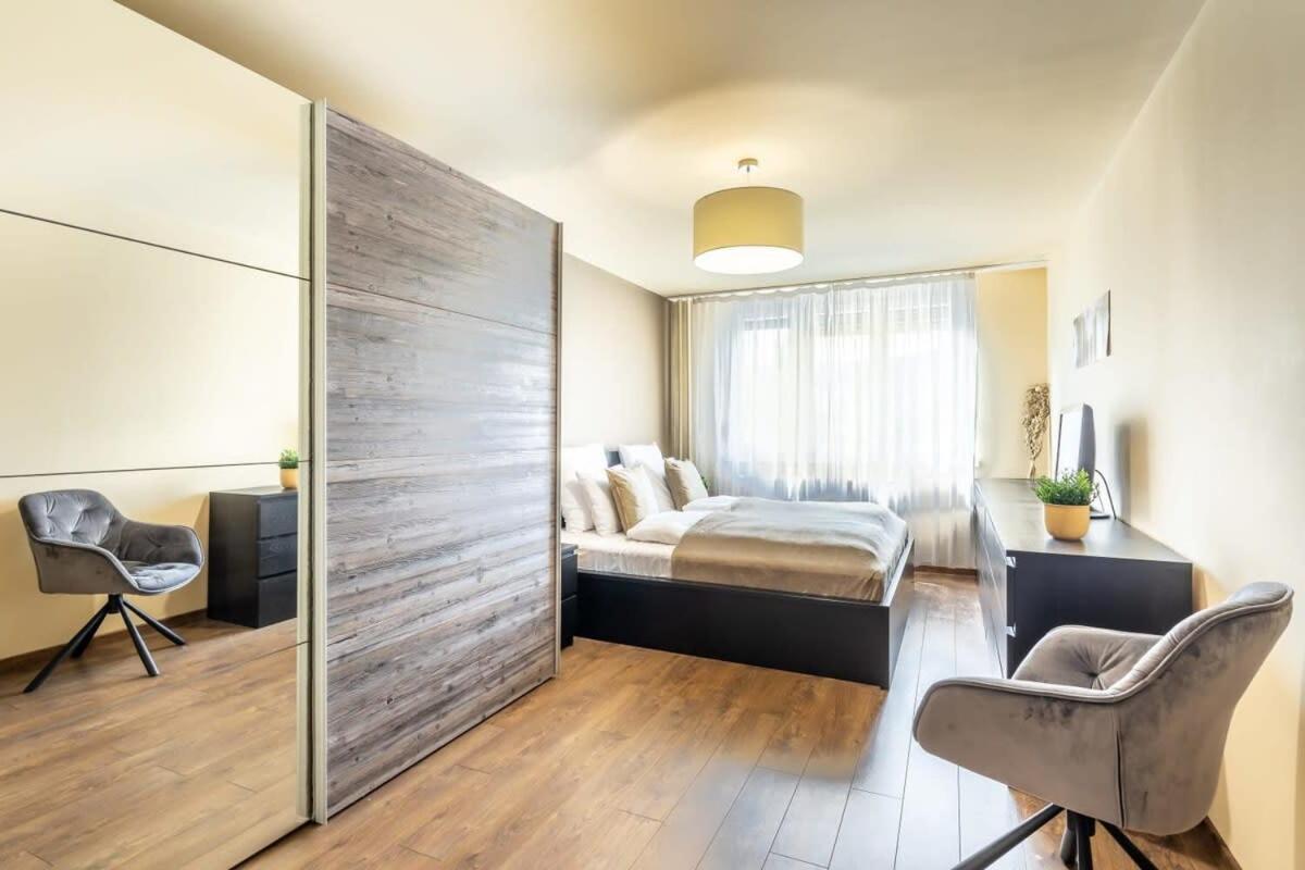 Cozy Quiet With A Balcony Apartment Budapest