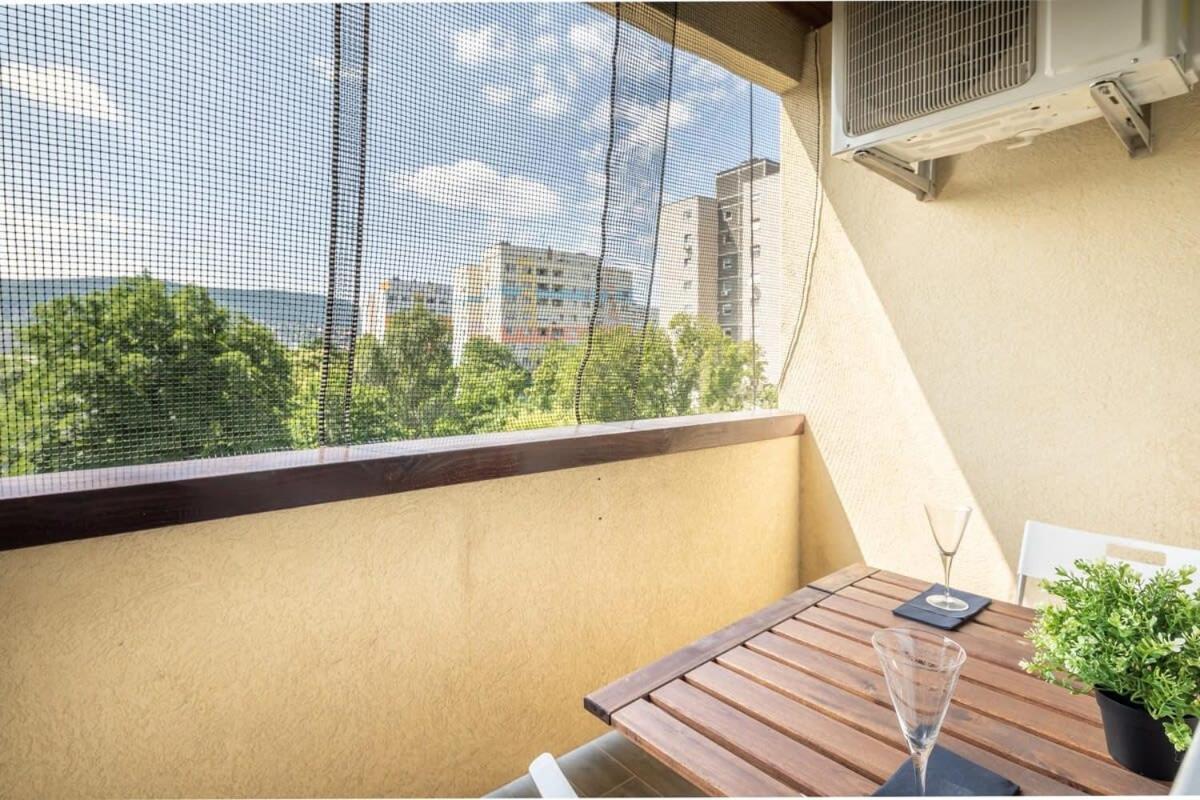 Cozy Quiet With A Balcony *