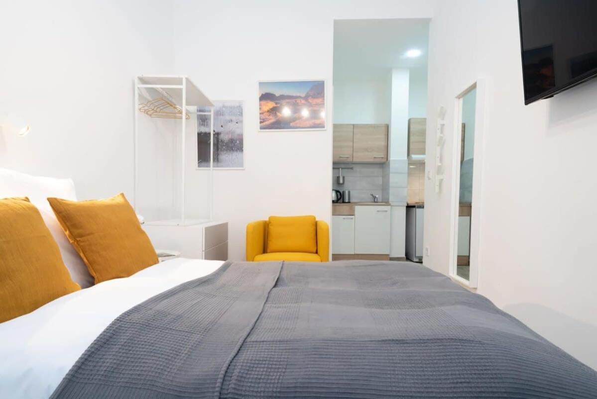 Modern Stylish At Location Budapest