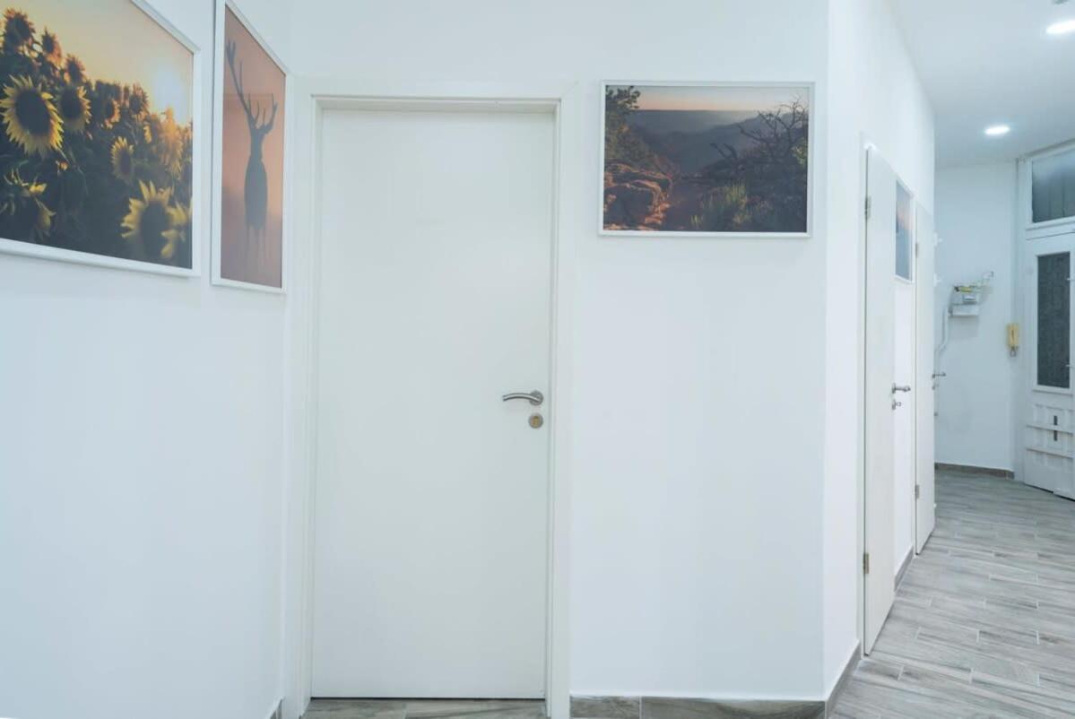 Modern Stylish At Location Apartment *