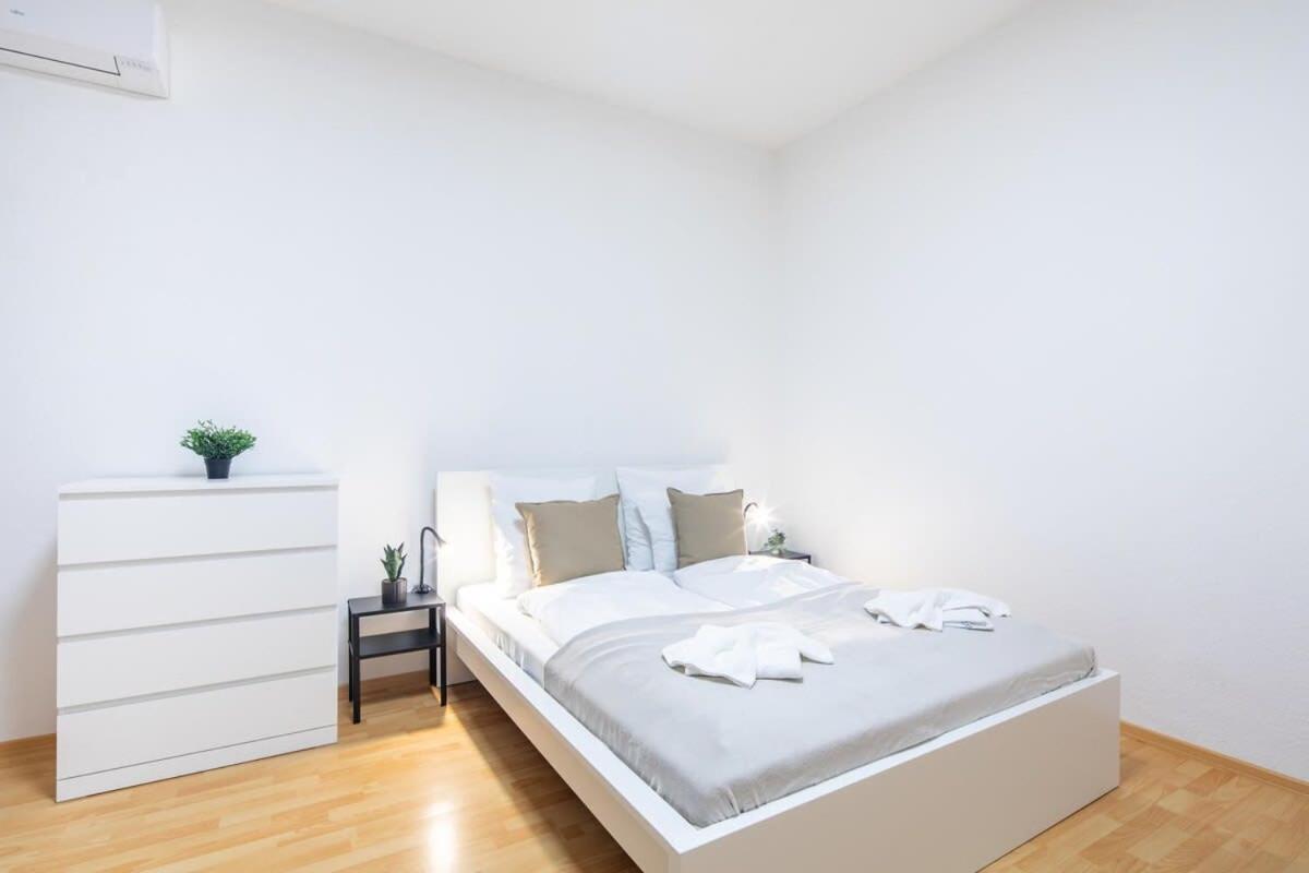 Very Convenient Flat Apartment