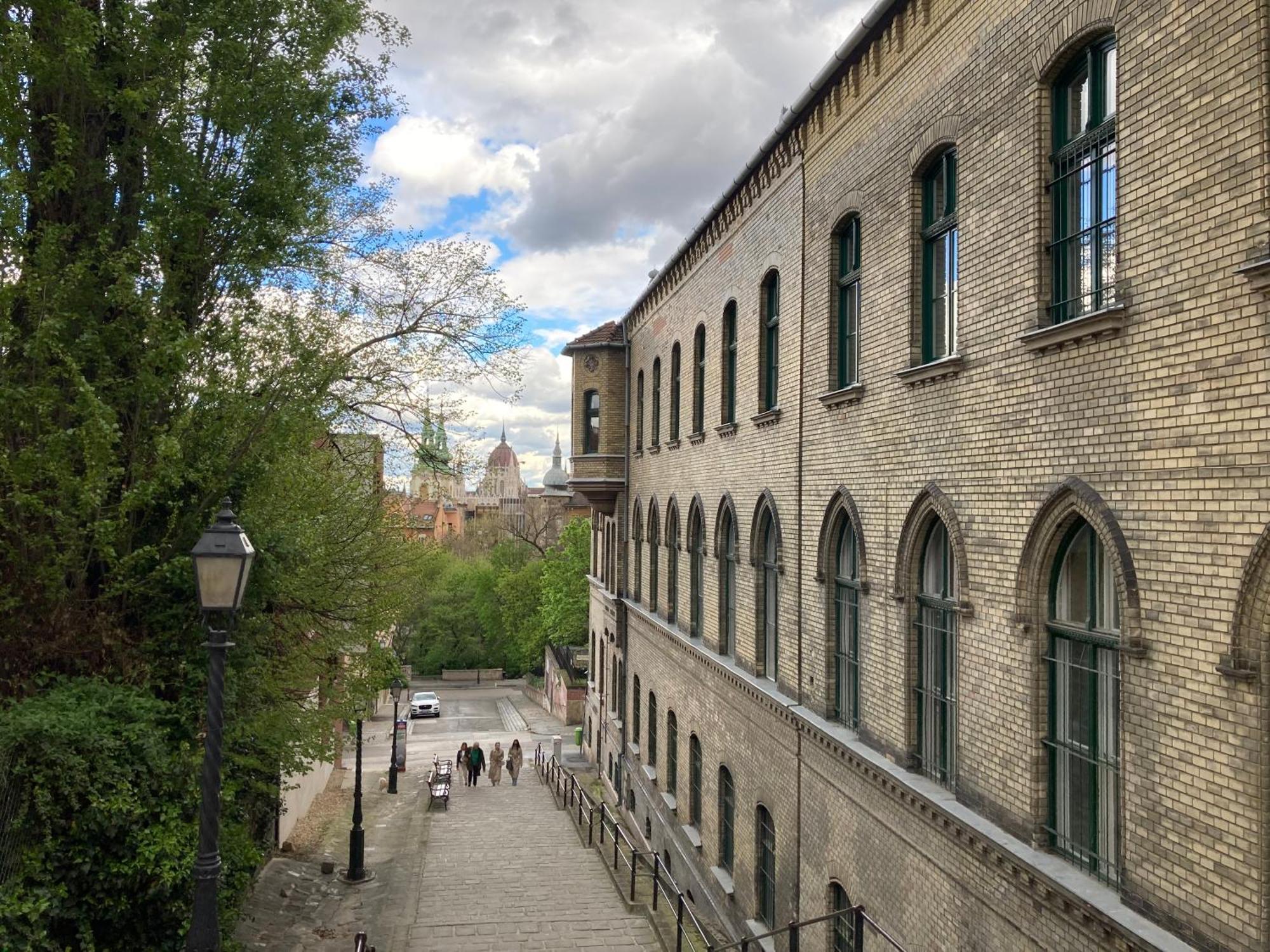 Oasis * Budapest