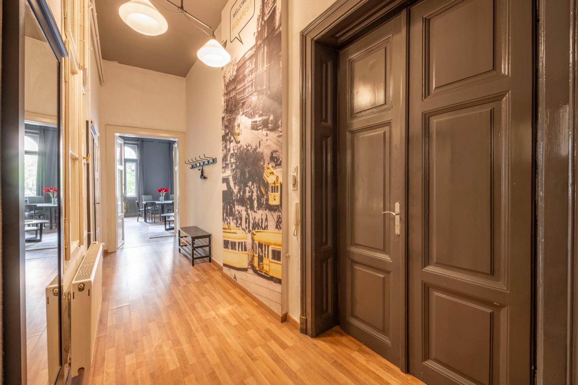 Cozy & Nostalgic Style In The Center Boedapest