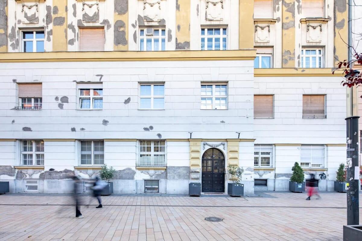 Historic Grace, Classical At Corvin * Budapeszt
