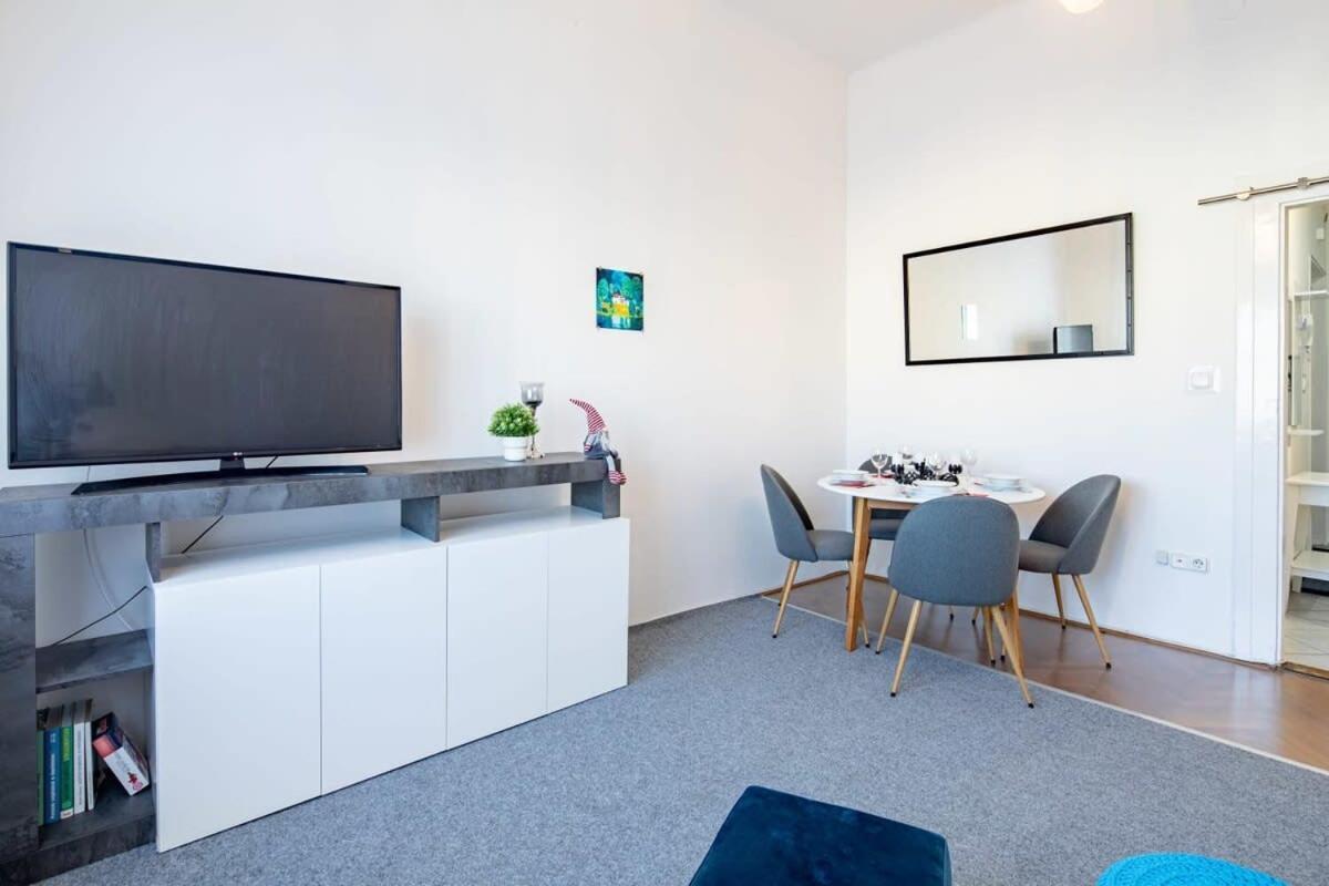 Historic Grace, Classical At Corvin Apartament Budapeszt