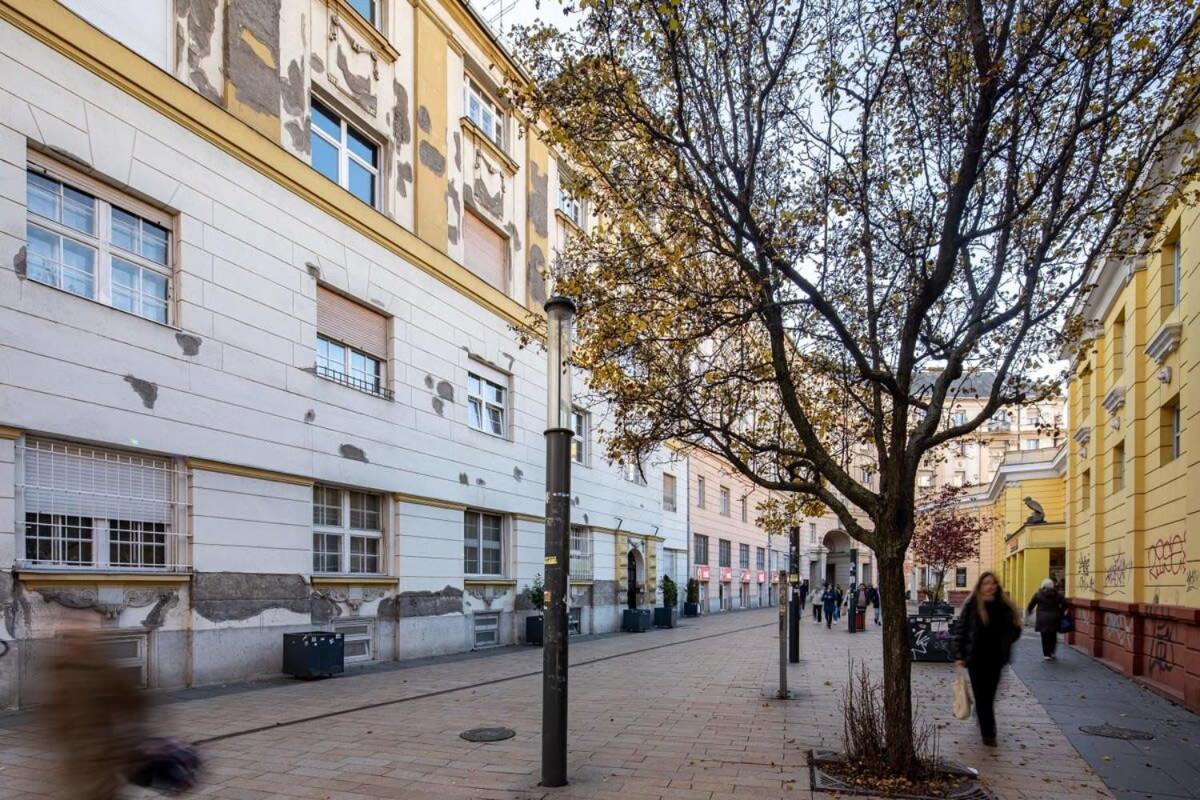 Historic Grace, Classical At Corvin * Budapeszt