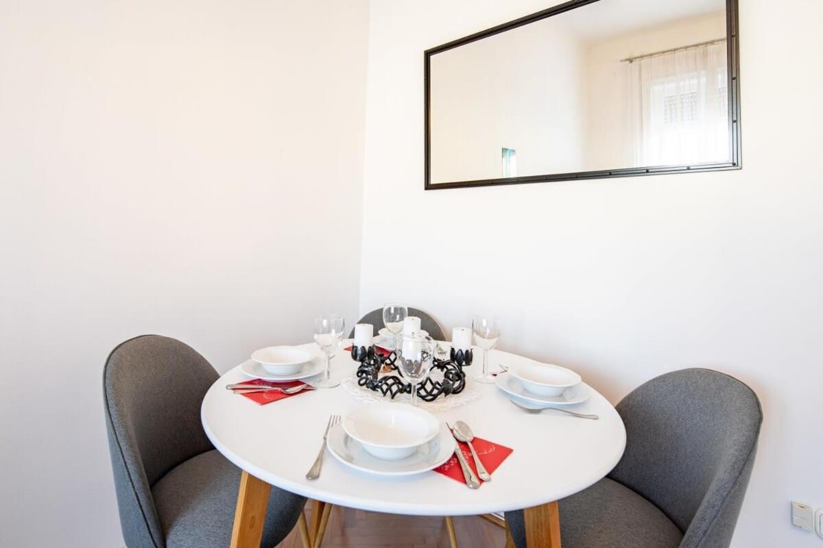 Historic Grace, Classical At Corvin Apartament